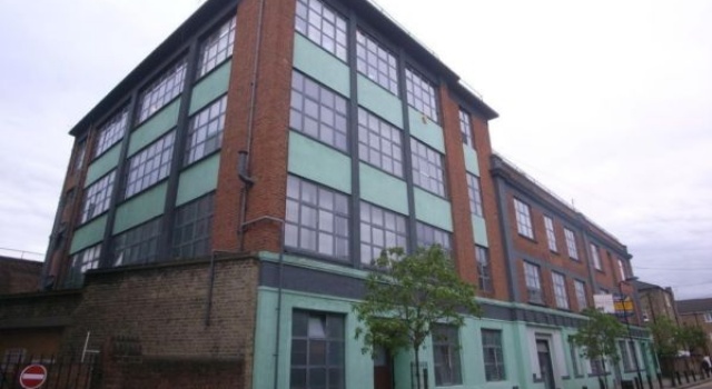 View: AMAZING LARGE DBL ROOM in Cool Warehouse Apartment! London Fields!
