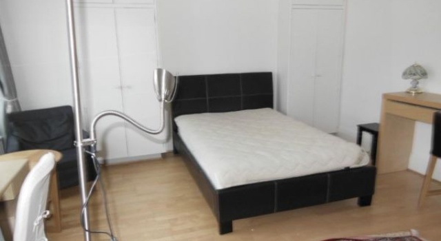View: Spacious double room in a lovely house on the Southfields Grid close to tube
